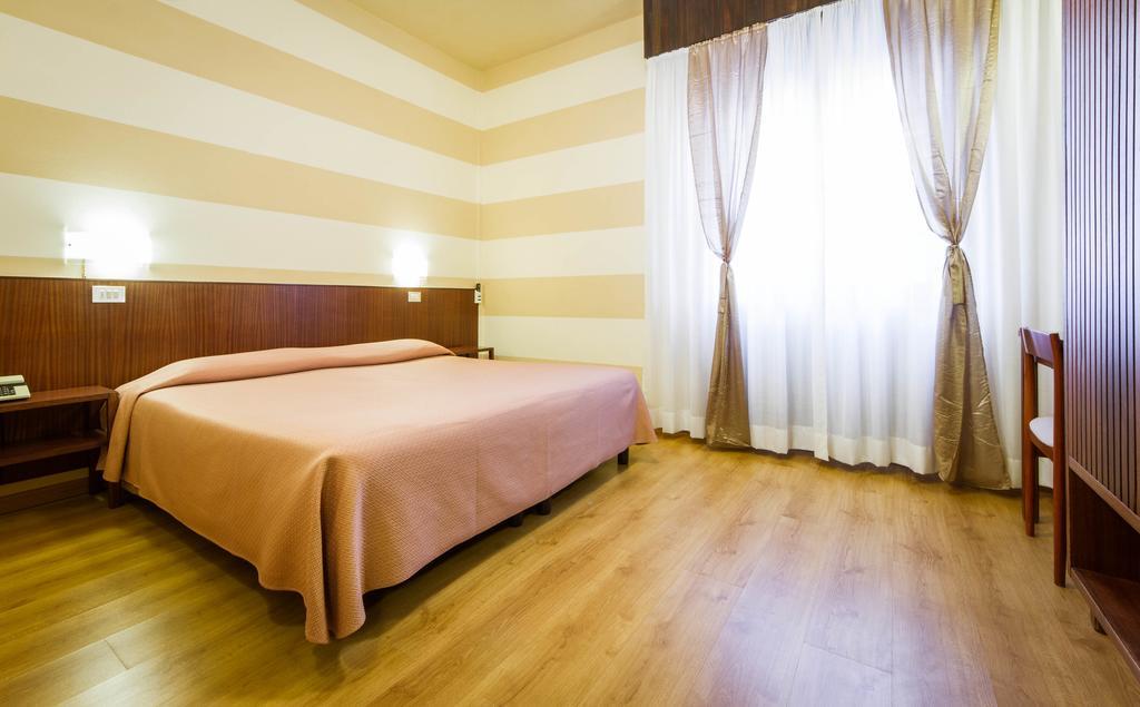 Hotel Reale Montecatini Terme Habitación foto
